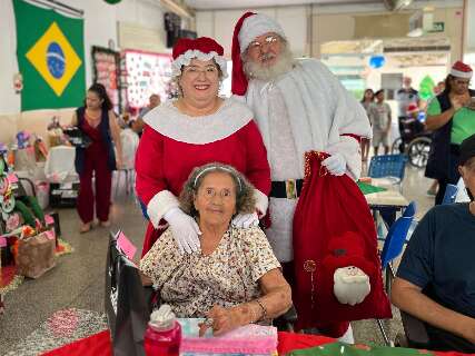 Idosos pedem kit beleza e fraldas em campanha natalina da Sirpha 