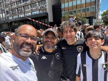 Torcida do Botafogo chega na Argentina após ficar seis horas na aduaneira