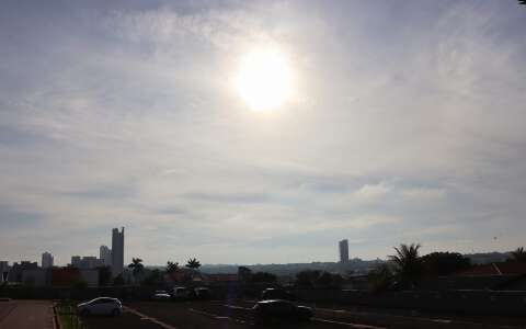 Domingo será quente com temperatura de 37°C, mas com possibilidade de chuva