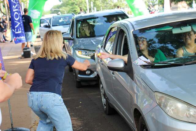 Doa&ccedil;&atilde;o de bombom e &aacute;gua serve de acolhimento para quem vai prestar vestibular