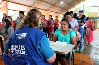 Famílias de Mato Grosso do Sul fazendo o recadastramento do Mais Social (Foto: Divulgação/Sead)