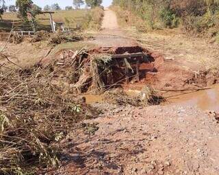 Parte de ponte que sobrou após rompimento de barragem. (Foto: Reprodução MPMS)