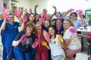 No mesmo lugar onde oferece apoio a centenas de pacientes, Cilene encontrou apoio de colegas (Foto: Evelise Couto)