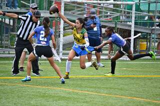 Mulheres disputando partida de flag football (Foto: Reprodução)