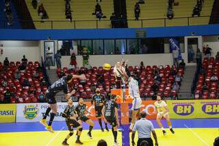 Times em quadra no Guanandizão pela Supercopa do Brasil (Foto: Arquivo)