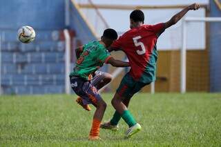 Jogadores da Portuguesa jogando contra o Três Lagoas no último final de semana (Foto: Yasmin Soares/@soanovfotografias)