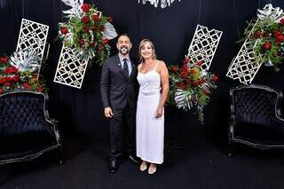 Paulo Márcio Moraes, tesoureiro do SINPOF/MS e esposa Rosana Martins Ferreira (Divulgação)