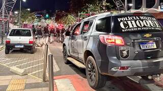 Policiais do Batalhão de Choque na Rua 14 de julho, na noite dessa segunda-feira (Foto: Direto das Ruas)