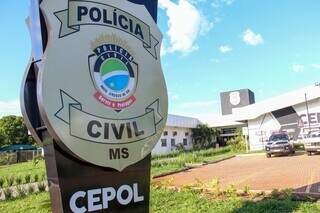 Fachada da delegacia onde o caso foi registrado na manhã de hoje (Foto: Juliano Almeida)