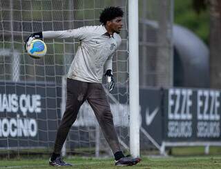 Goleiro Hugo em treino no alvinegro (Foto: Rodrigo Coca/Agência Corinthians)