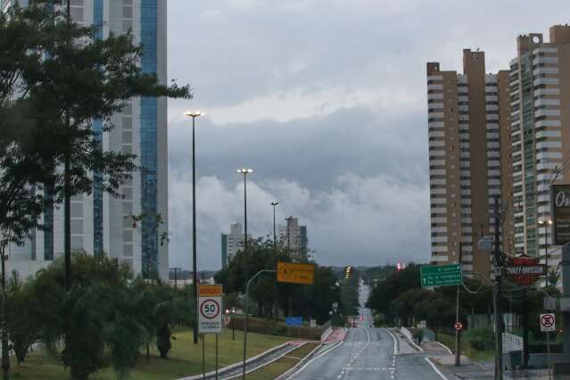 Com alerta de tempestade, Capital amanhece chuvosa