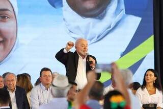 Presidente Luiz Inácio Lula da Silva (PT), no frigorifico da JBS, em Campo Grande, durante a inauguração da exportação de carne à China (Foto: Arquivo/Henrique Kawaminami)