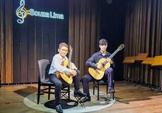 Duo Manhães em concurso de violão, na cidade de São Paulo (Foto: Arquivo Pessoal)