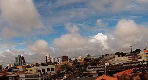 Sol até aparece, mas meteorologia renova alerta de chuva intensa para MS