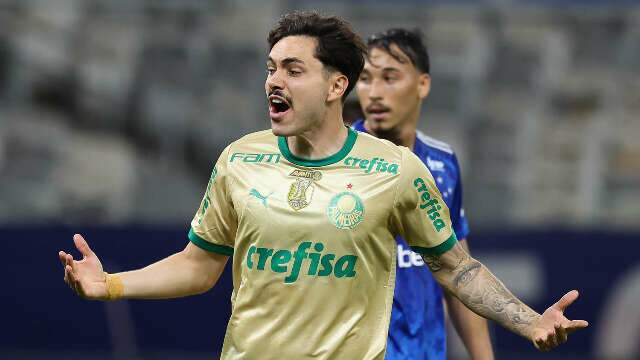 De virada, Palmeiras vence e segue na luta pelo t&iacute;tulo do Brasileir&atilde;o