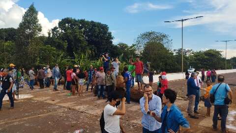 Ap&oacute;s protestos, governo assina contrato para perfurar po&ccedil;os em aldeias