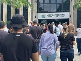 Agentes foram até assembleia pedir ajuda de deputados no caso (Foto: Marcos Maluf)