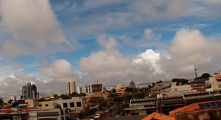 Sol aparece e noveiro se dissipa na manhã desta quarta (Foto: Direto das Ruas)