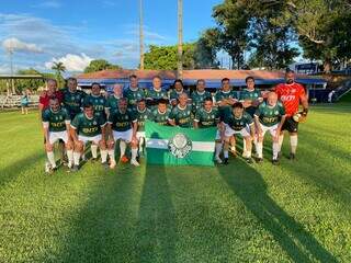 Time do Palmeiras posando para foto antes da partida (Foto: Divulgação)