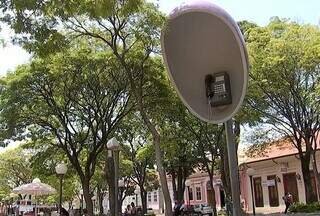 Orelhão na Praça da Matriz, no Centro, instalado em 1973, uma das atrações turísticas na &#34;Cidade dos Exageros&#34;(Foto: Reprodução)