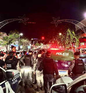 Equipes da Polícia Militar durante a Operação Cidade Tranquila, na Rua 14 de Julho. (Foto: Direto das Ruas)