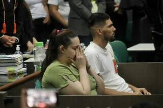 Stephanie de Jesus da Silva e Christian Campoçano Leitheim, mãe e padrastro da menina Sophia, durante a leitura da sentença. (Foto: Paulo Francis)