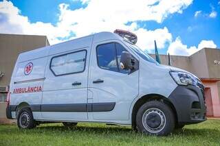 Furgão adaptado para ambulância, da marca Renault (Foto: Reprodução)