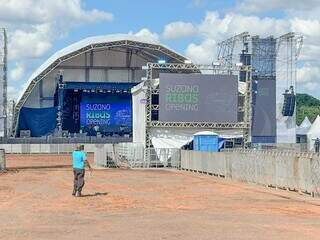 Palco para show de Chit&atilde;ozinho e Xoror&oacute; est&aacute; pronto e port&otilde;es abrem &agrave;s 16h