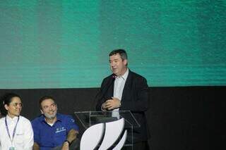 Governador de Mato Grosso do Sul, Eduardo Riedel, falando em evento de inauguração da Suzano (Foto: Marcos Maluf)