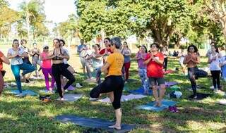 Domingo &eacute; dia de curtir aul&atilde;o de yoga no Bosque da Paz e rodeio 