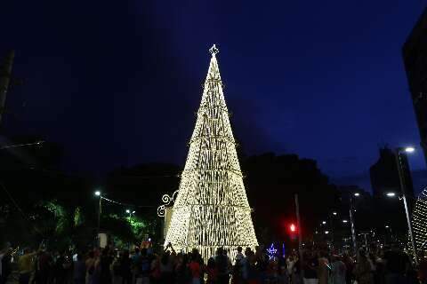 Campo Grande ilumina a Rua 14 de Julho para as festividades natalinas