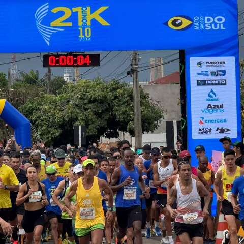 Com direito a recorde, corredores mineiro e paulista vencem meia maratona