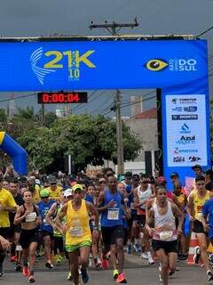 Competição sediada em Bonito teve 2,5 mil corredores inscritos. (Foto: Gabriel Neris)