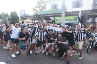 Explode cora&ccedil;&atilde;o! Torcida do Botafogo comemora tricampeonato brasileiro 