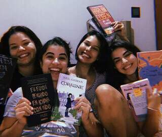 Ritual de Natal entre amigas &eacute; troca de livros e encontro marcante