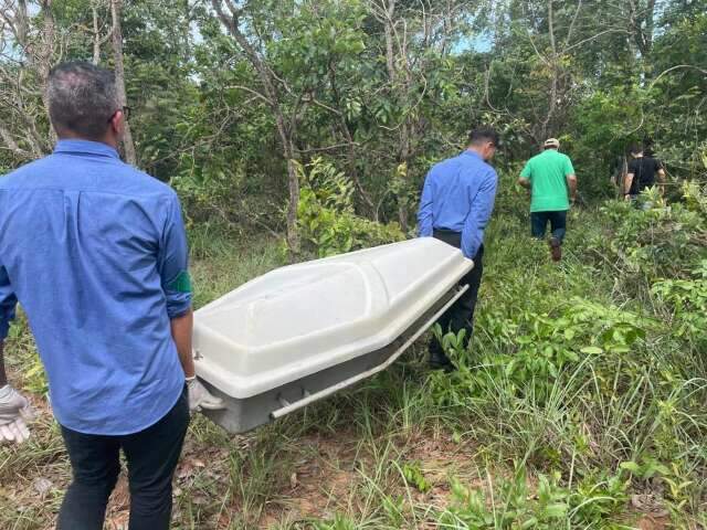 Mulher encontra cad&aacute;ver em decomposi&ccedil;&atilde;o enquanto colhia ra&iacute;zes