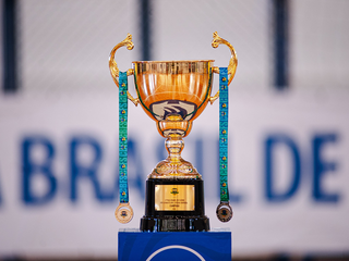 Troféu da Taça Brasil, uma das principais competições da CBFS (Foto: Bruno Borges )