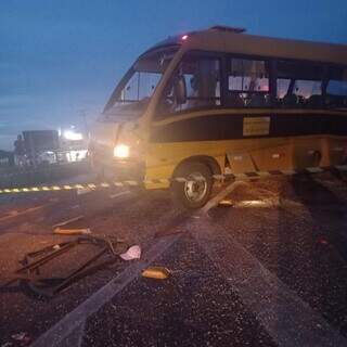 Quatro passageiros de micro-&ocirc;nibus com time de futsal est&atilde;o em estado grave