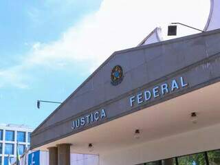 Fachada da sede da Justiça Federal em Campo Grande. (Foto: Henrique Kawaminami)