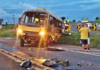 Acidente com micro-&ocirc;nibus mata 2 atletas do futsal