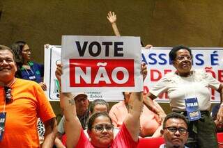 Confus&atilde;o e protesto de servidores atrasam em 2 horas assembleia da Cassems