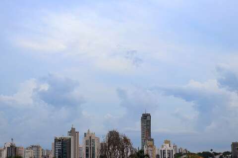 Deslocamento de frente fria segura temperatura pode trazer chuva forte