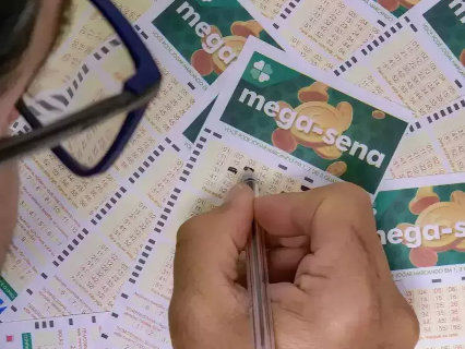 Em MS, Mega-Sena acumulada premia 76 apostas com a quadra