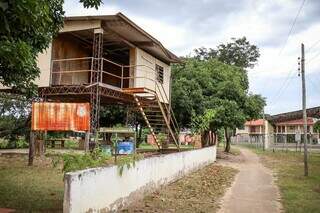 Casas com vão em Isla Margarita: arquitetura do tempo da cheia do Rio Paraguai. (Foto: Henrique Kawaminami)