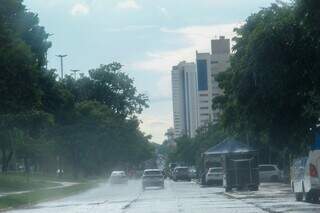 Chuva na Avenida Afonso Pena em Campo Grande (Foto: Juliano Almeida)