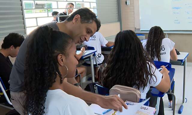 C&acirc;mara aprova projeto que restringe uso de celular em escolas