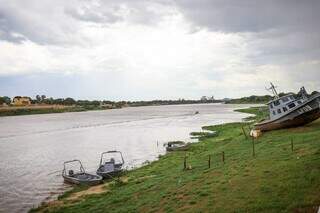 Rio Paraguai, às magens da Isla Margarita (Paraguai), enfrenta ciclo de seca desde 2019. (Foto: Henrique Kawaminami)