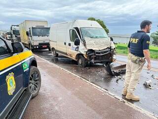 Entregador de salgados morre atropelado por carreta na BR-359