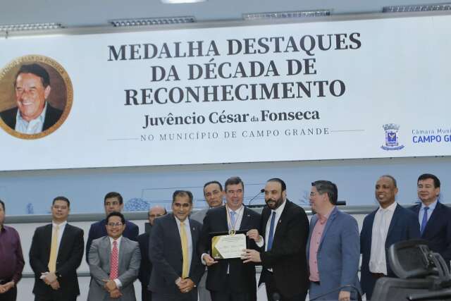 Governador e prefeita recebem medalha como destaques da d&eacute;cada em Campo Grande