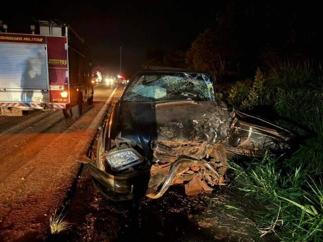 Preso em ferragens de ve&iacute;culo, motorista morre ao bater em caminhonete